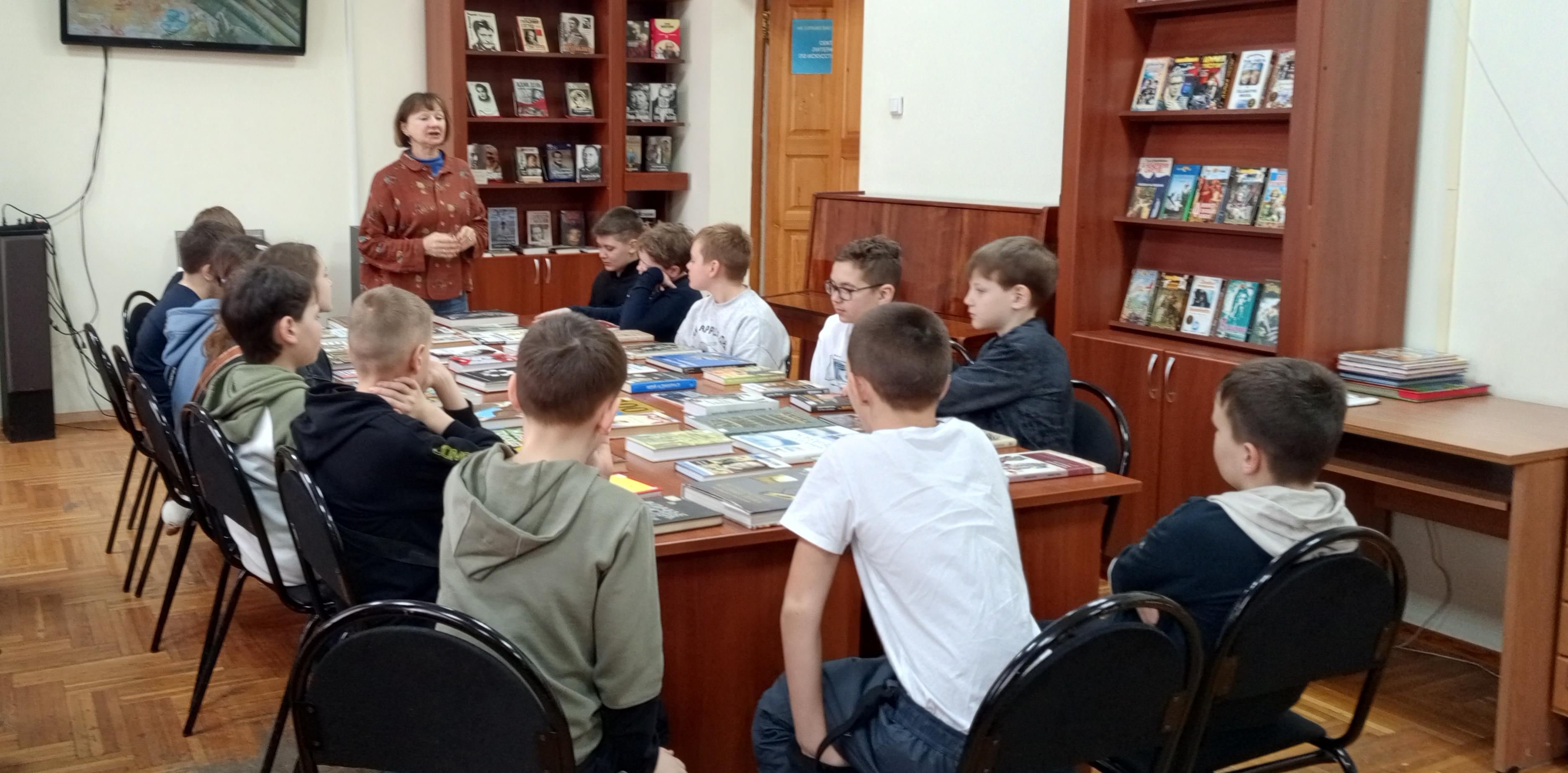 С экскурсией по Томской областной библиотеке им. А. С. Пушкина